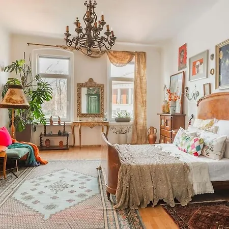 Theatre Art Apartment