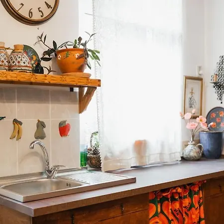 דירה Theatre Art